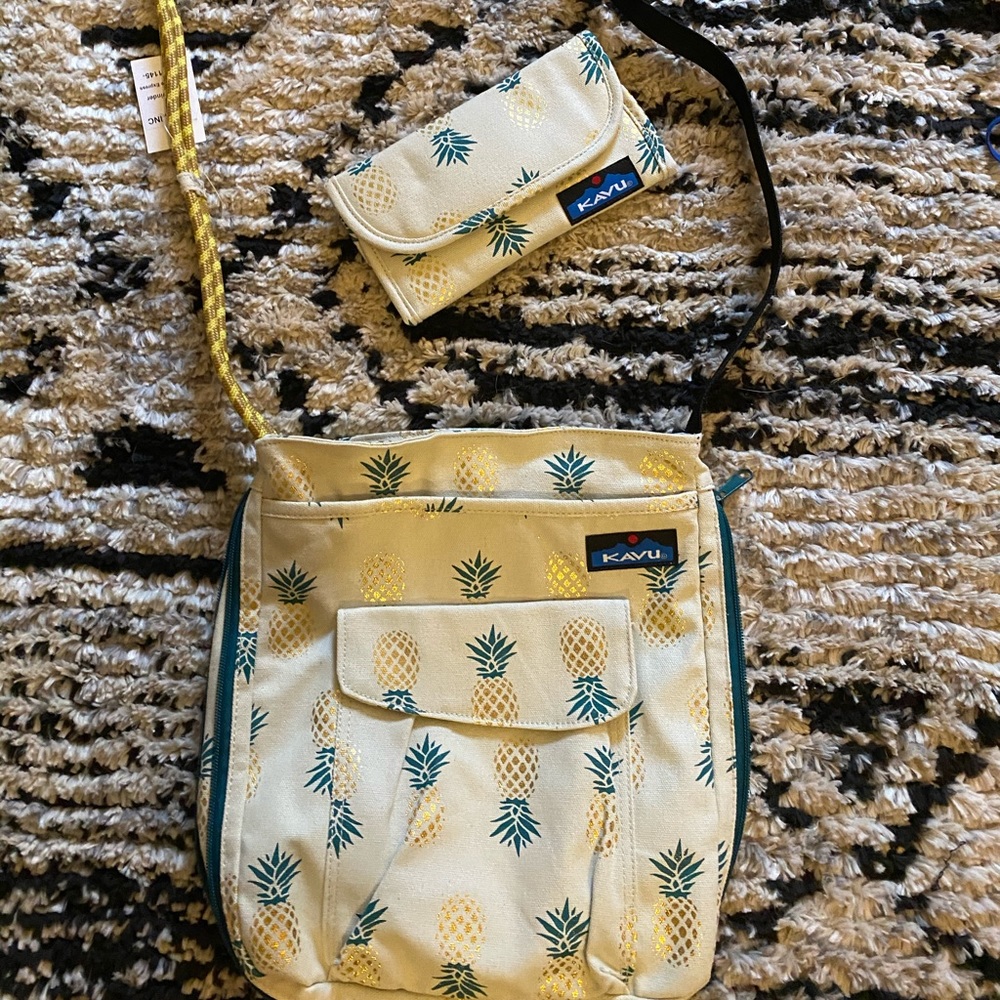KAVU Pineapple purse and matching wallet! NWT